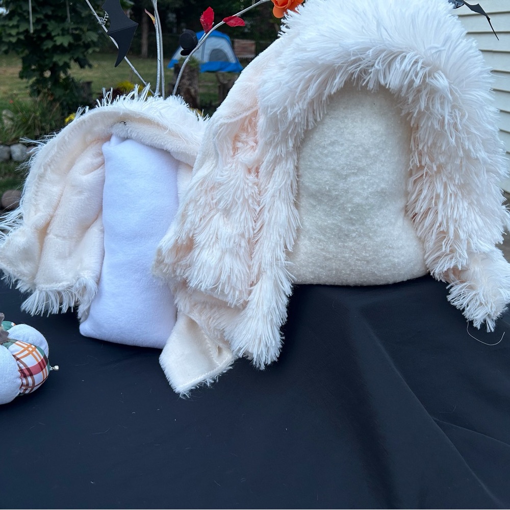 Adoptable ghosts for your homes decor this Halloween - Picture 4 of 8